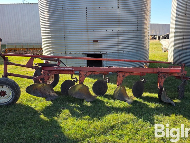 international-510-image-4