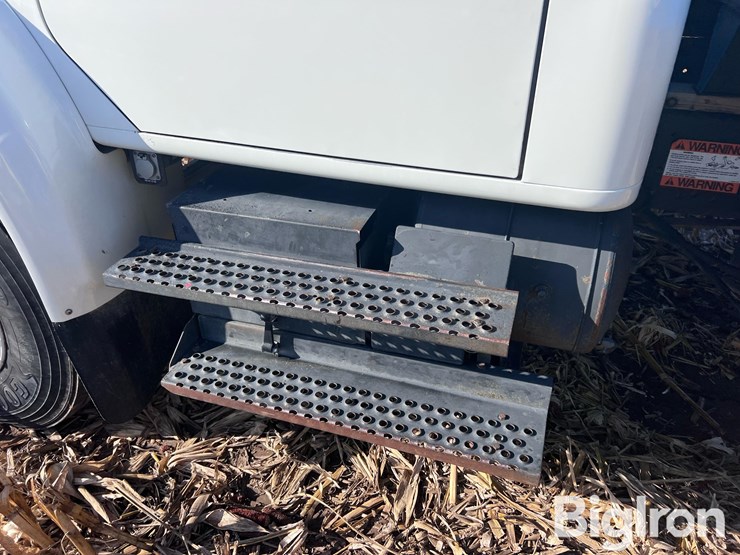 international-4900-image-18