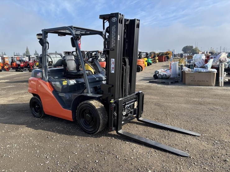 2020-toyota-8fg35u-image-2