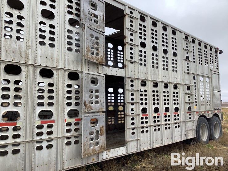 wilson-livestock-trailer-image-10