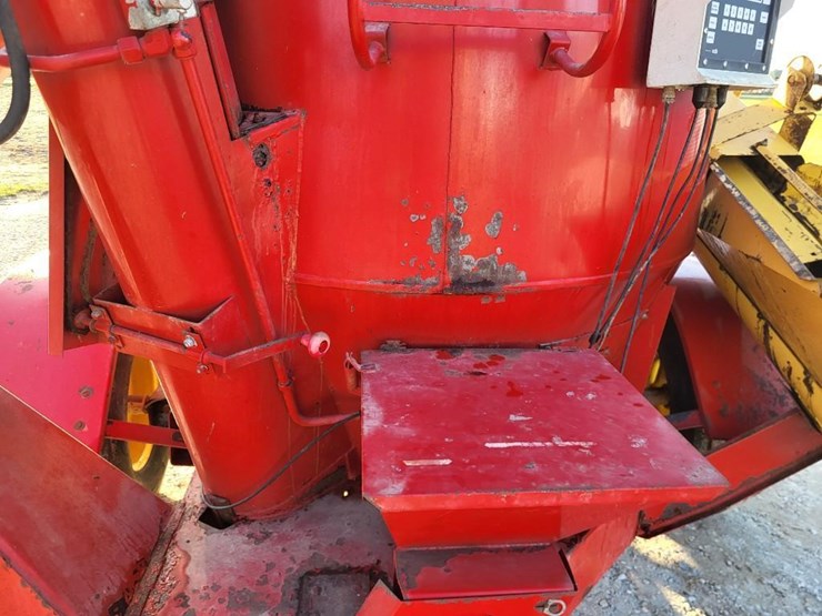 new-holland-358-image-24