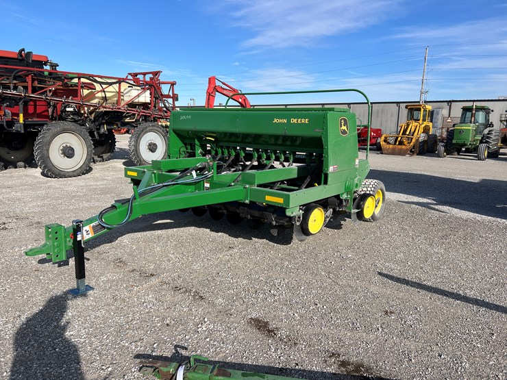 john-deere-750-image-1