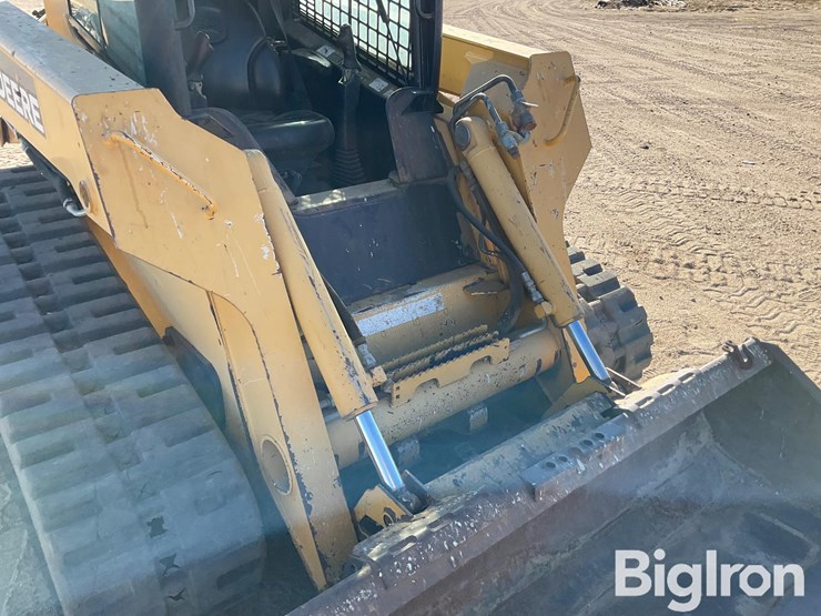 deere-ct332-image-10