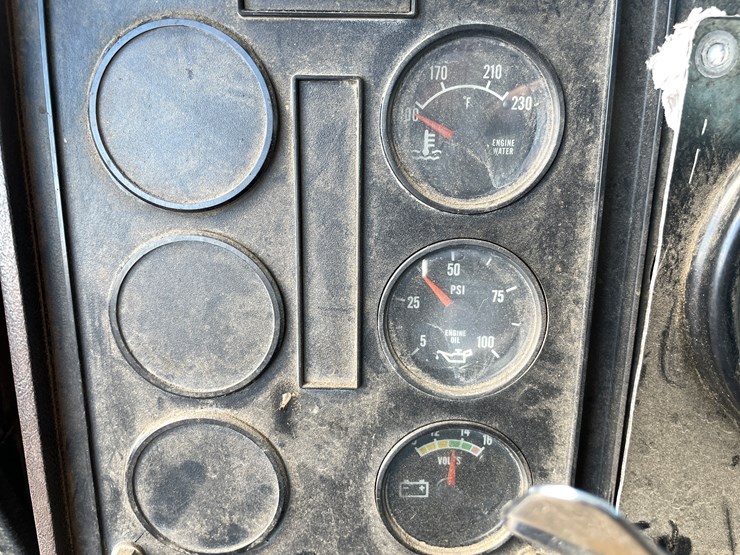 international-9300-image-25