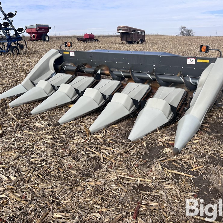 2010 Gleaner GL3000-6 6R30” Corn Head