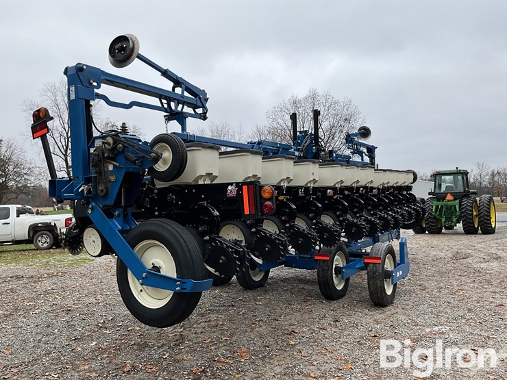 2012-kinze-3600-image-5