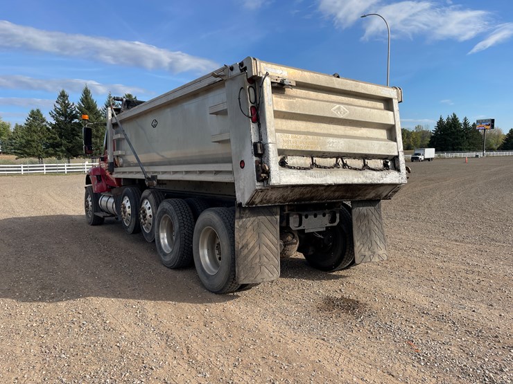 international-7400-image-3