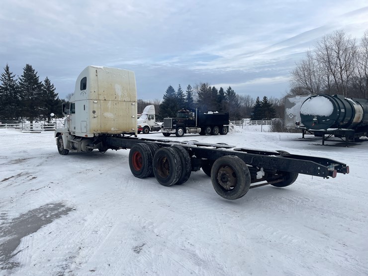 #1154-•-1996-freightliner-truck-tractor-(has-mn-reconstructed-title)-image-3