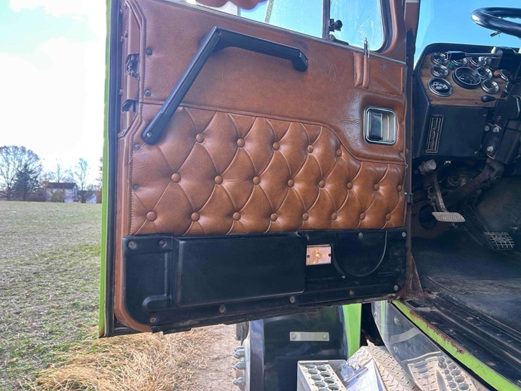 western-star-4964f-image-65