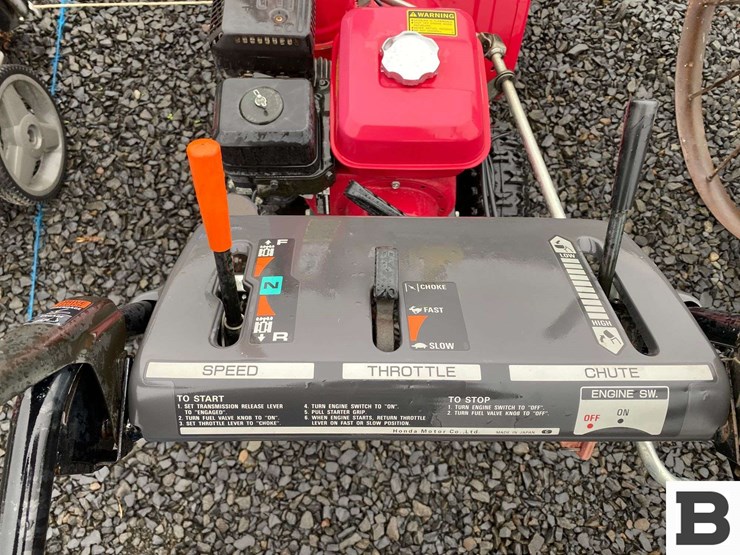 honda-hs724-walk-behind-snowblower-image-13