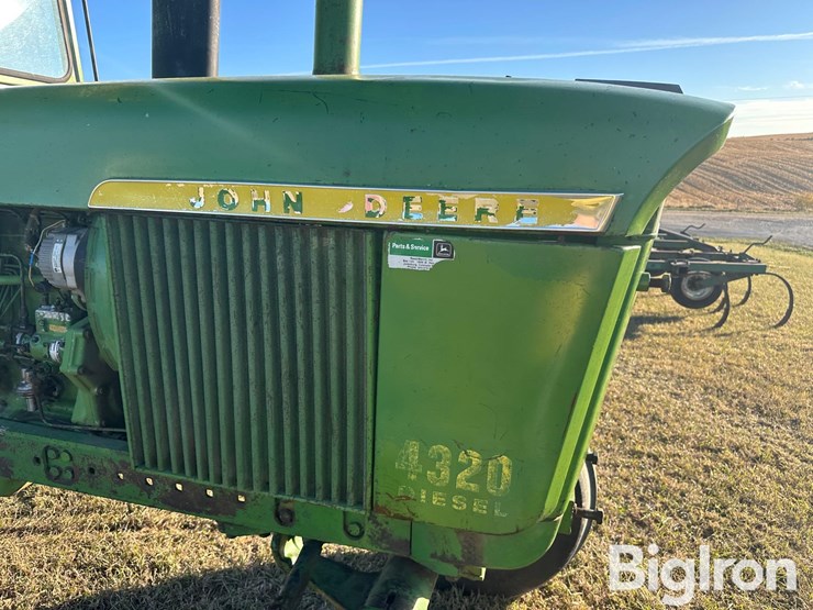 john-deere-4320-image-17