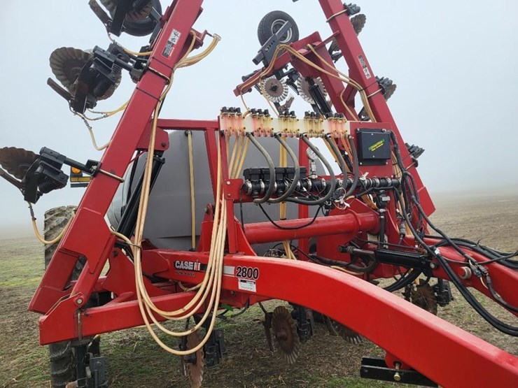 case-ih-2800-image-32