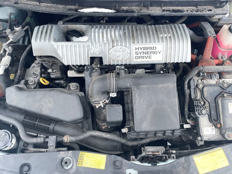 #1155-•-2013-toyota-prius-hybrid-(has-mn-title-in-delay)-image-13