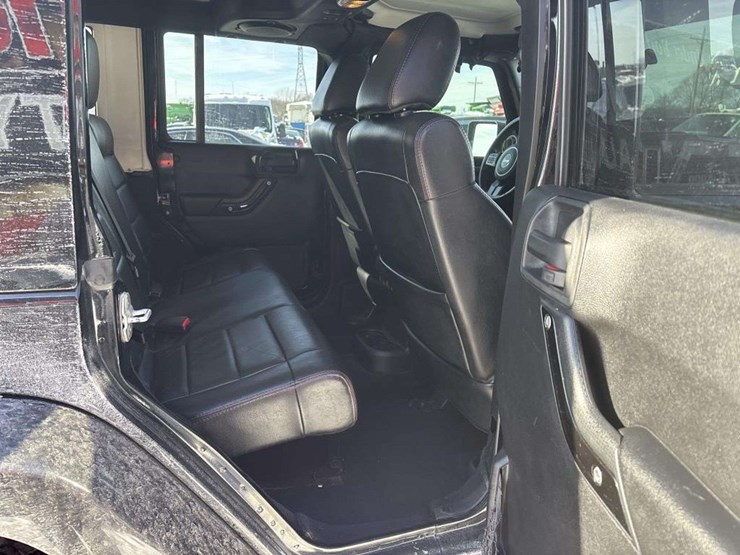 2012-jeep-wrangler-image-18