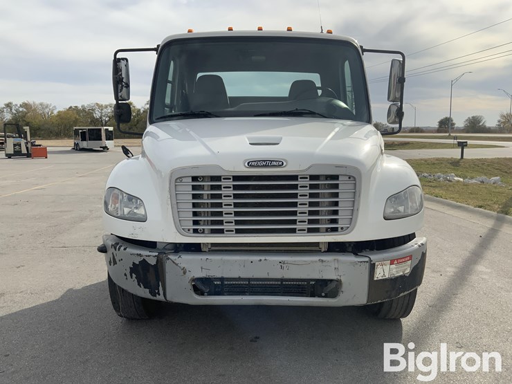 freightliner-m2-106-image-2