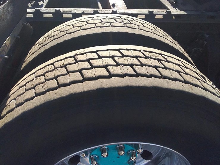 1996-freightliner-fld120-image-14