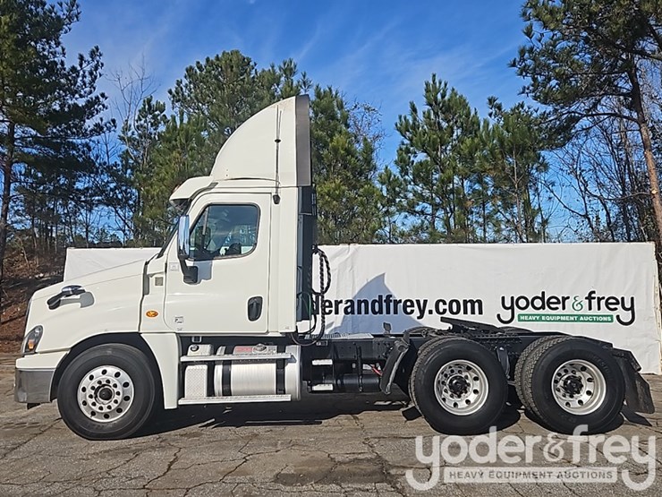 2018-freightliner-cascadia-image-2