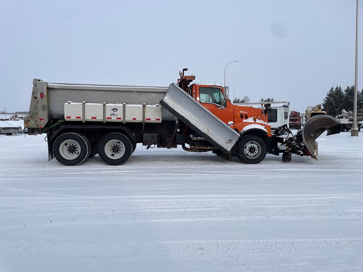 #1164-•-2004-sterling-plow-truck-(has-mn-title)-image-6