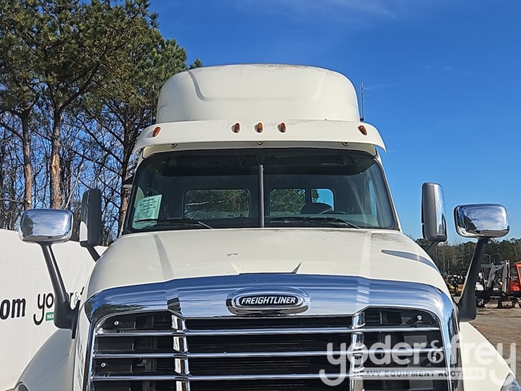 2018-freightliner-cascadia-image-18