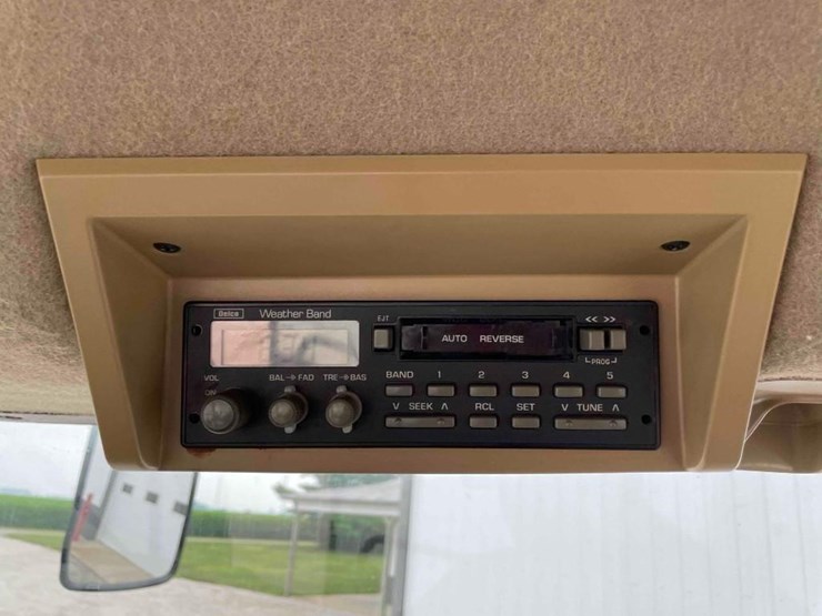 john-deere-8300-image-41