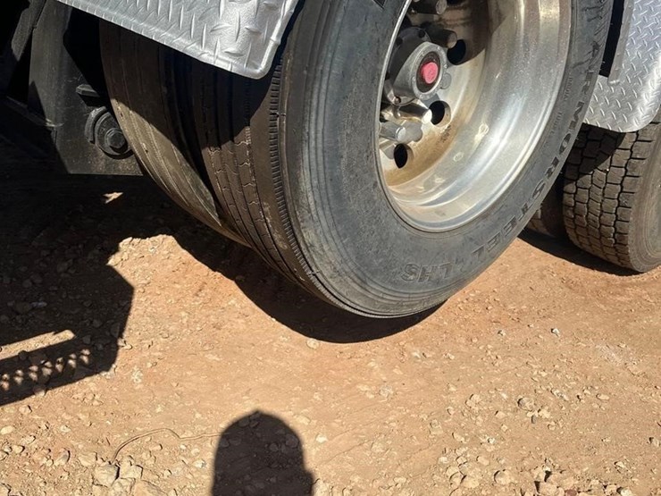 2012-peterbilt-367-image-15