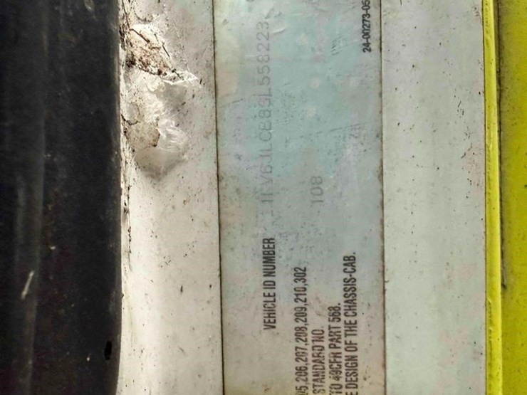 1995-freightliner-fl80-image-7