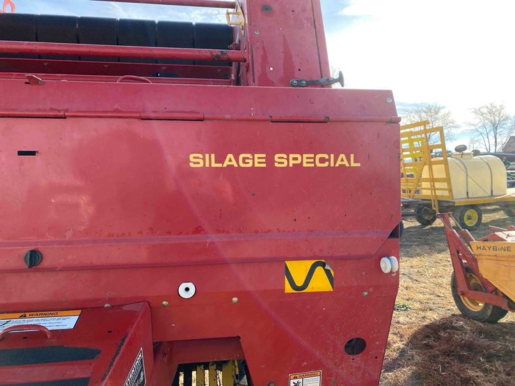 new-holland-644-image-10