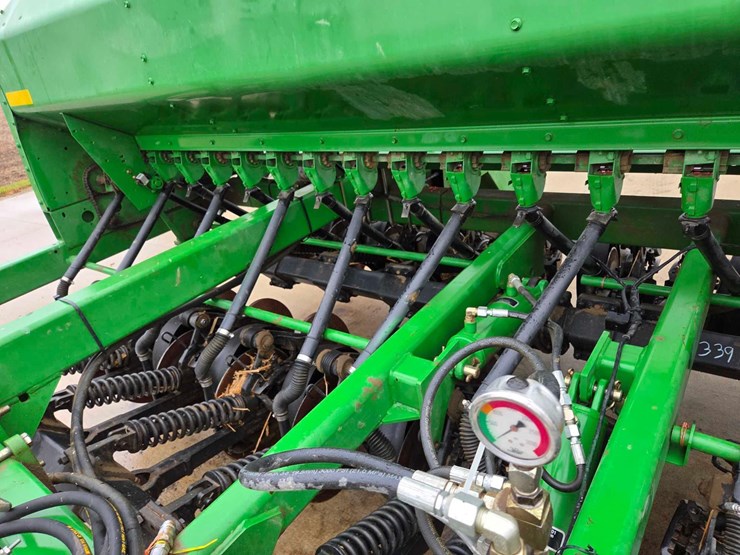 john-deere-1590-image-38