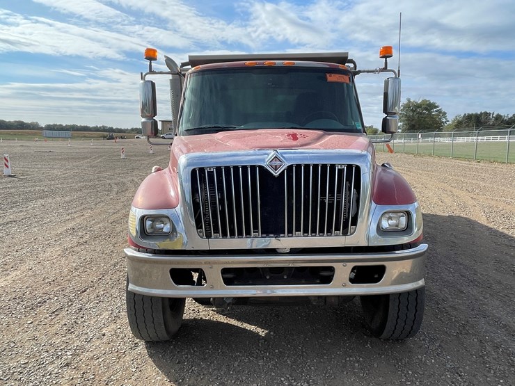 international-7400-image-8