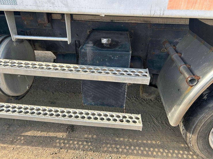 western-star-4964f-image-56