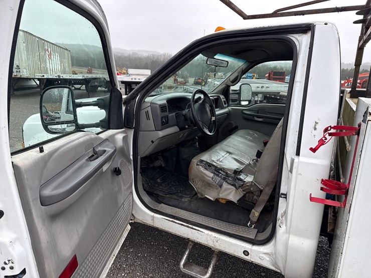 ford-f550-xl-image-21