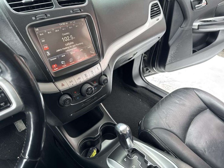 2011-dodge-journey-image-12