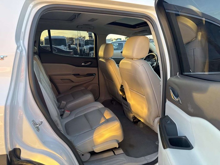 2017-gmc-acadia-slt-image-18