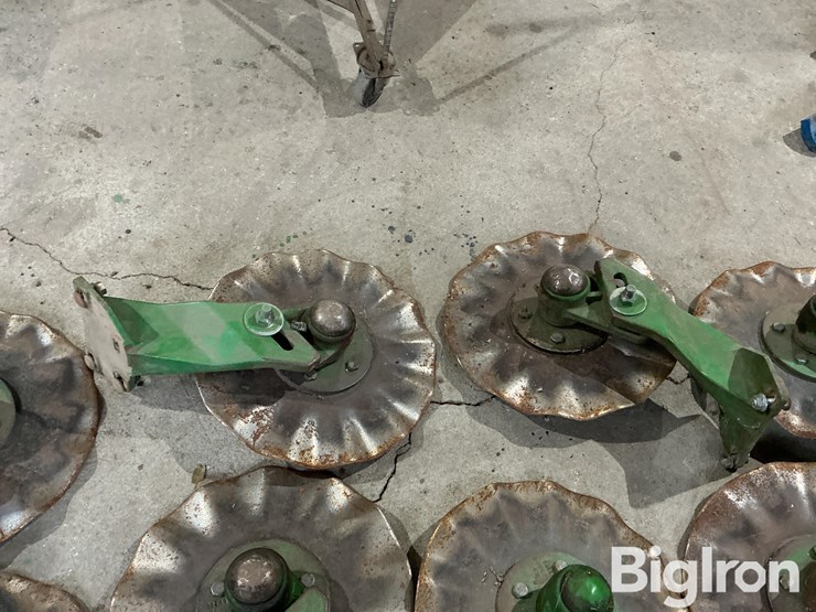 john-deere-row-openers-image-14