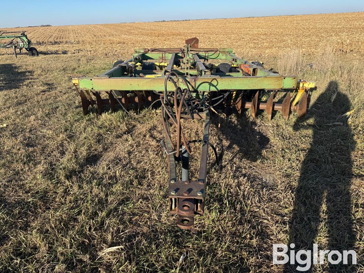 john-deere-230-image-2