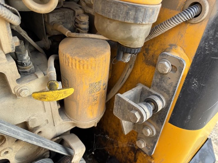 2012-jcb-225-image-30