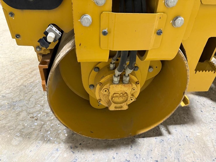 2019-caterpillar-cb1.7-image-14