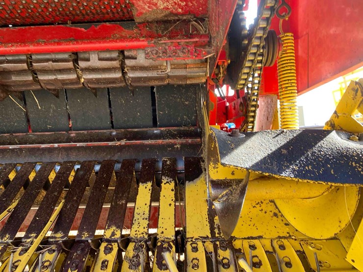 new-holland-644-image-13