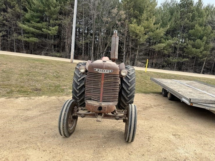 mccormick-w-6-tractor-image-2