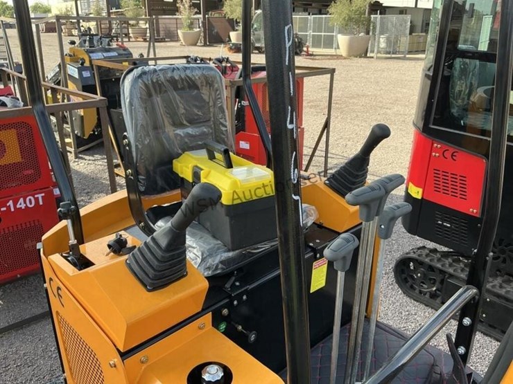 2025-miva-15-mini-excavator-image-7