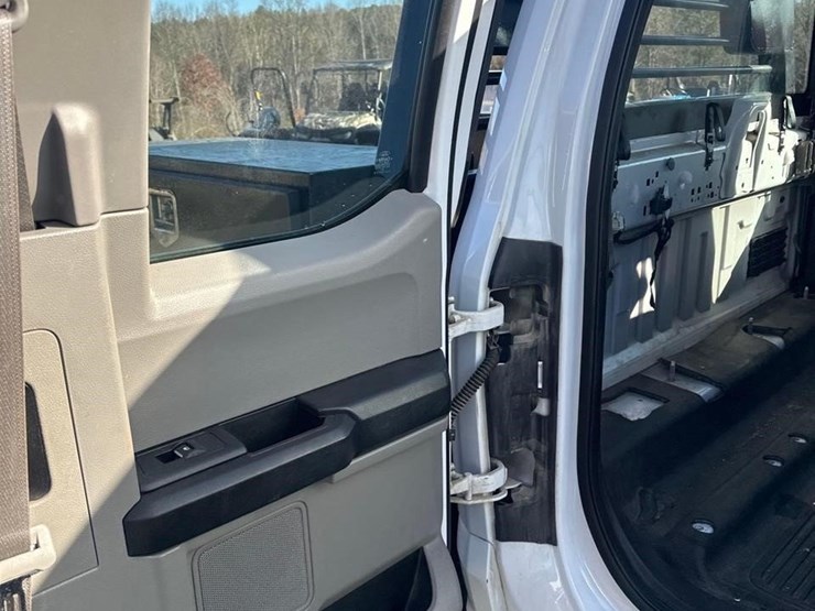 ford-f350-xl-image-16