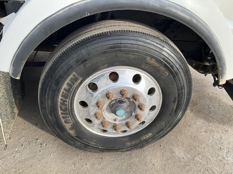 2012-kenworth-t800-image-19