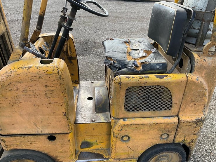 #1351-•-allis-chalmers-forklift-image-17