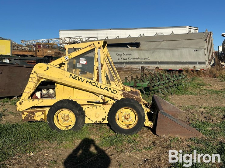 new-holland-l35-image-4