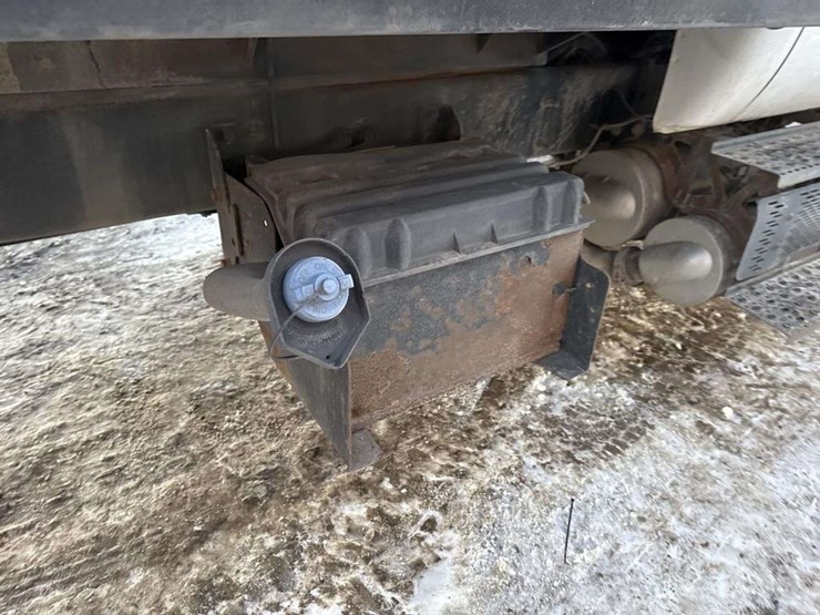 2011-ford-f650-image-16