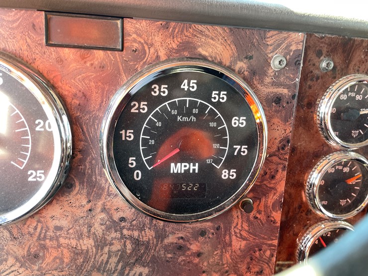 #1110-•-2002-international-5500i-6x4-dump-truck-(has-mn-title)-image-35