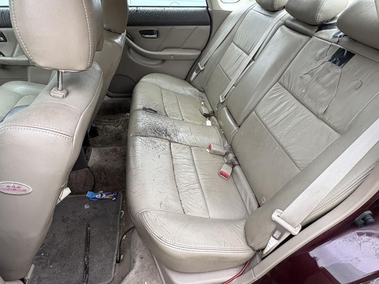 2001-subaru-outback-limited-car-image-7