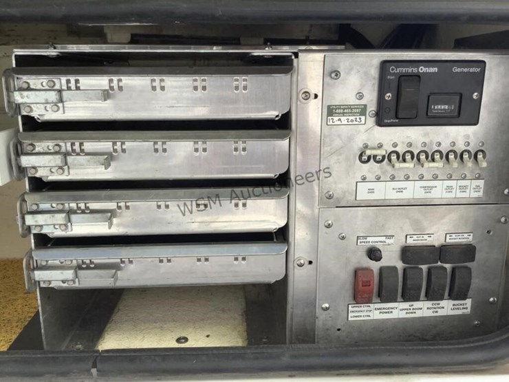 2014-ram-4500-bucket-truck-image-11