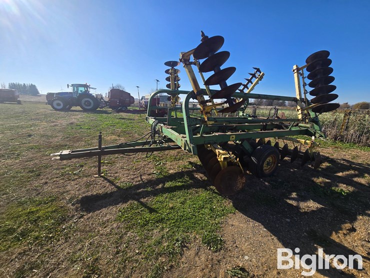 john-deere-230-image-9