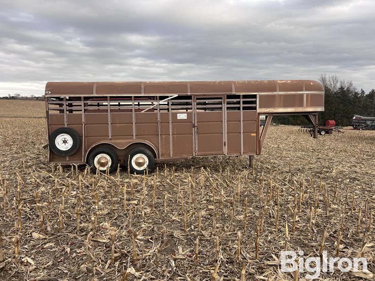 1983-travalong-18’-t/a-gooseneck-livestock-trailer-image-4